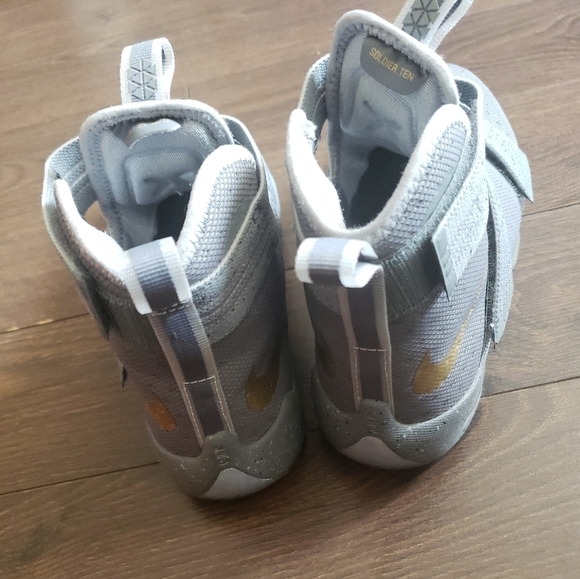 Nike LeBron Soldier Ten Basketball Sneakers - Picture 8 of 13